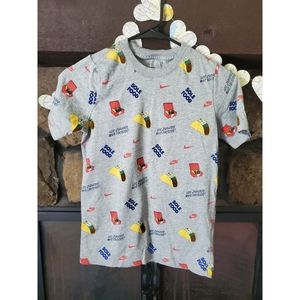 Kids NWOT Nike sportswear tee